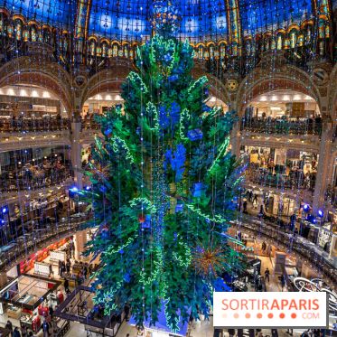 Les vitrines et sapin de Noël des Galeries Lafayette 2022