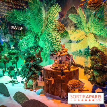 Les vitrines et sapin de Noël des Galeries Lafayette 2022