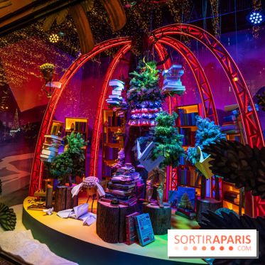 Les vitrines et sapin de Noël des Galeries Lafayette 2022