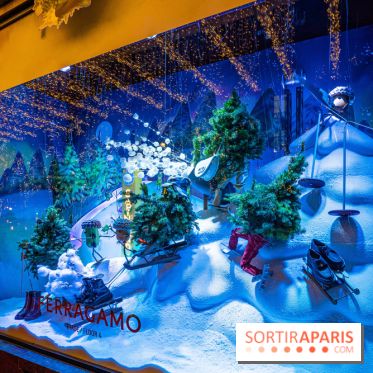 Les vitrines et sapin de Noël des Galeries Lafayette 2022