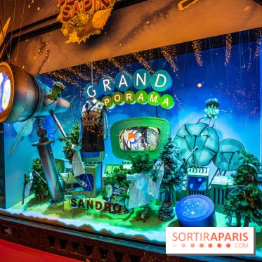 Les vitrines et sapin de Noël des Galeries Lafayette 2022