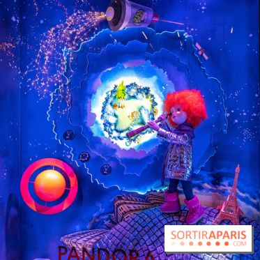 Les vitrines et sapin de Noël des Galeries Lafayette 2022