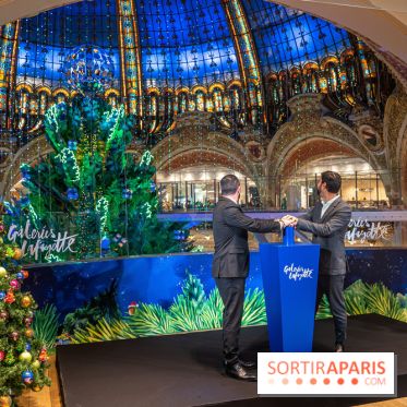 Les vitrines et sapin de Noël des Galeries Lafayette 2022
