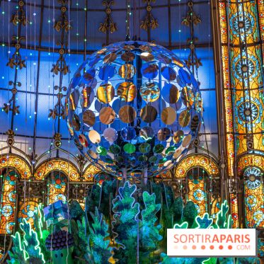 Les vitrines et sapin de Noël des Galeries Lafayette 2022