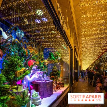 Les vitrines et sapin de Noël des Galeries Lafayette 2022