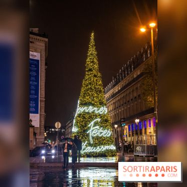 Les 10 plus beaux sapin de Noël de Paris 2022 - devant les Galeries Lafayette