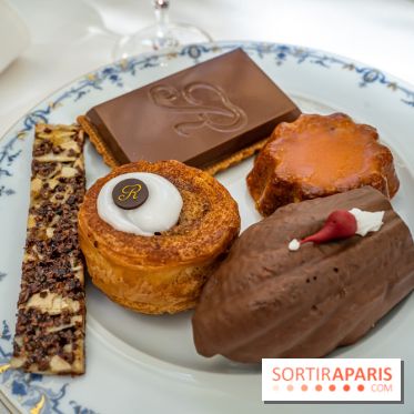 La Bûche de Noël Petit Biscuit du Ritz 2022 et sa farandole de gourmandises - goûter de Noël