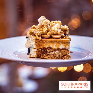 La Bûche de Noël 2022 de l'Hôtel Fouquet's paris par Anthony Coquereau - part de bûche