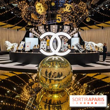 Exposition Le Grand Numéro de Chanel au Grand Palais Éphémère à Paris - Sigle Chanel