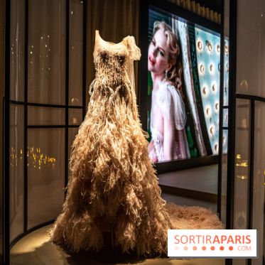 Exposition Le Grand Numéro de Chanel au Grand Palais Éphémère à Paris - robe - pub