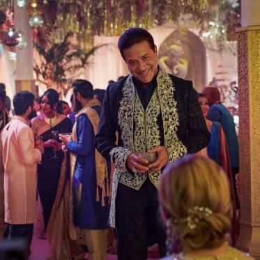 Murder Mystery 2 - Enrique Arce, Jennifer Aniston