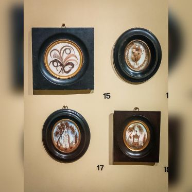 Des cheveux et des poils, l'exposition poilante du musée des Arts décoratifs - nos photos