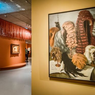 Des cheveux et des poils, l'exposition poilante du musée des Arts décoratifs - nos photos