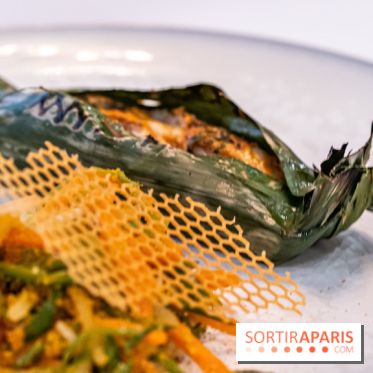 Summer by la Bauhinia, le restaurant terrasse par Quentin Testart au Shangri-La Paris -  Le Maigre Grillé et cuit à la feuille de bananier, carottes et coco torréfiée