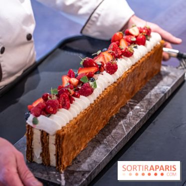 Summer by la Bauhinia, le restaurant terrasse par Quentin Testart au Shangri-La Paris -  Millefeuille XXL à partager Vanille & fraises - Chef Pâtissier Maxence Barbot