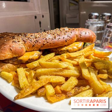 Tata Burger, le restaurant aux burgers en forme de zizi dans le Marais - 043F5DFD 1A74 4593 9397 02CE9E014B69