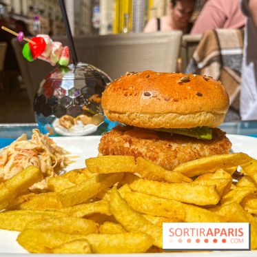 Tata Burger, le restaurant aux burgers en forme de zizi dans le Marais - B31C4B29 5B67 487D 8EF8 CDBFDB2B2F5B