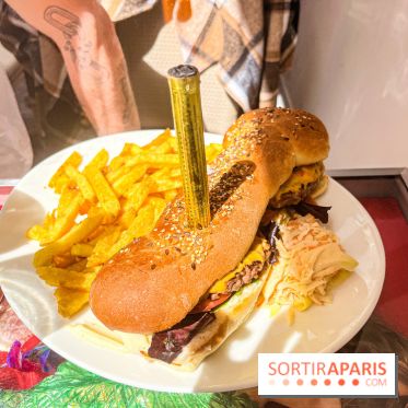 Tata Burger, le restaurant aux burgers en forme de zizi dans le Marais - 208CB314 9C81 42F9 AAA1 D33B42A82DEA