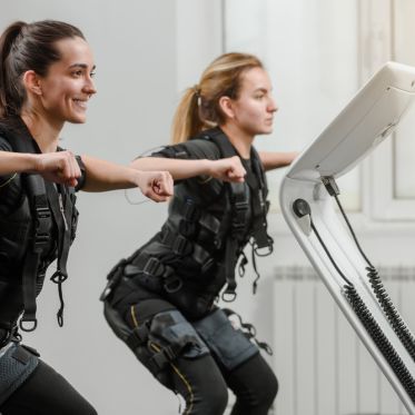 Gymlib, l'accès au sport pour le bien être de votre entreprise - electrostimulation shutterstock 1180834207