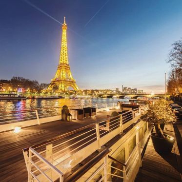 Un dîner face à la Tour Eiffel pour le feu d'artifice du 14 juillet - 56247832 2298824307032987 25332095068930048 n