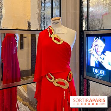Exposition mode au Plaza Athénée pour la Fashion Week Haute Couture
