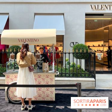 Le stand de glaces gratuites Cédric Grolet pour la Maison Valentino pendant la Fashion Week Haute Couture - image00001