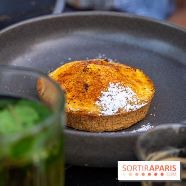 Le restaurant - terrasse Quai Ouest en mode estivale avec ses Dîners Braséro