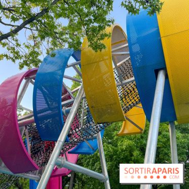 Le Jardin du Dragon, l'aire de jeux colorée au parc de la Villette
