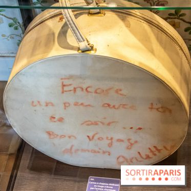 Domaine de Jean-Claude Brialy à Monthyon malle à chapeau Arletty