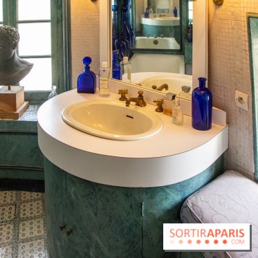 Domaine de Jean-Claude Brialy à Monthyon salle de bain