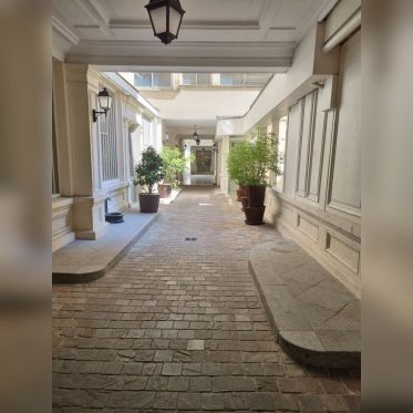 YLYS : la boutique de vêtements streetwear, unisexe, ou chics - hall d entree