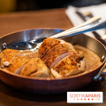 Bistrot Podium, le restaurant festif avec la carte de Glenn Viel -  la volaille cuite sur coffre