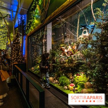Inauguration des vitrines et décorations de Noël du BHV Marais à Paris 2023