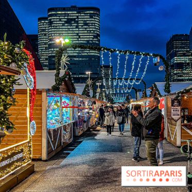 Le Marché de Noël 2023 de La Défense - Père Noël, spots photo illuminés, créateurs et stands gourmands
