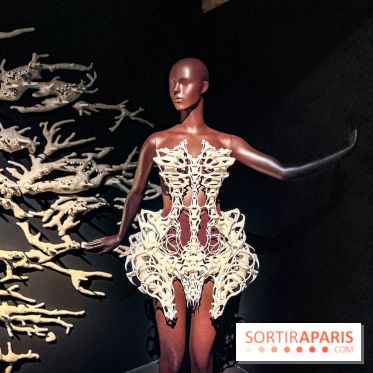 L’exposition retrospective de la créatrice de mode Iris Van Herpen au Musée des Arts Décoratifs