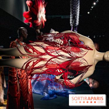 L’exposition retrospective de la créatrice de mode Iris Van Herpen au Musée des Arts Décoratifs