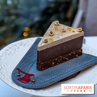 La bûche de Noël de l’Hôtel Barrière Le Fouquet’s Paris 2023