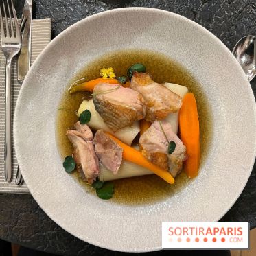 Ma Dame, le restaurant de l'hôtel Marignan Champs-Elysées - Pot-au-feu de pintade poireaux