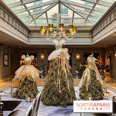 Sofitel Paris Le Faubourg décor de Noël 2023 - Robes sapin couture - image00004