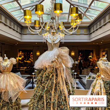Sofitel Paris Le Faubourg décor de Noël 2023 - Robes sapin couture - image00008