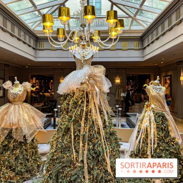 Sofitel Paris Le Faubourg décor de Noël 2023 - Robes sapin couture - image00012