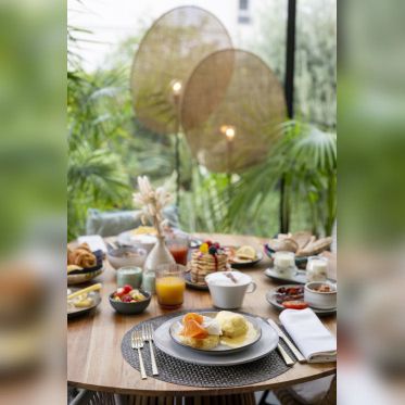 Le bar & restaurant Solis vous propose un voyage en Méditerranée à quelques pas de l’Arc de Triomphe