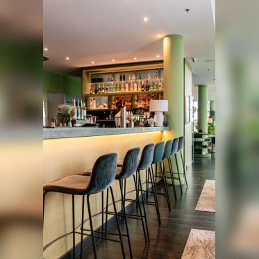 Le bar & restaurant Solis vous propose un voyage en Méditerranée à quelques pas de l’Arc de Triomphe