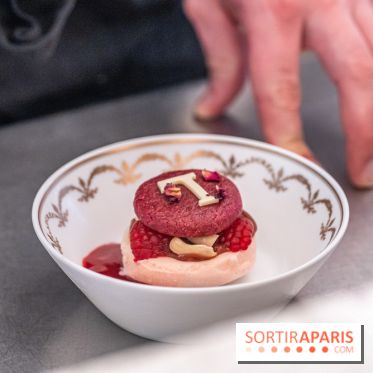 Le tea time du Bar à desserts de Ladurée Champs-Elysées -  A7C2251