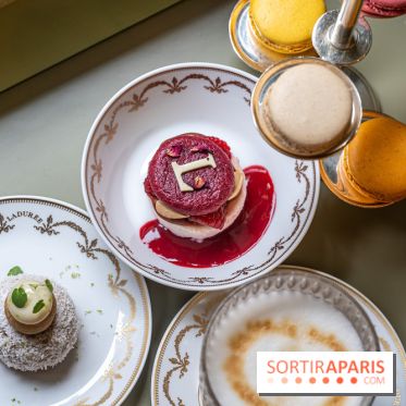 Le tea time du Bar à desserts de Ladurée Champs-Elysées -  A7C2260