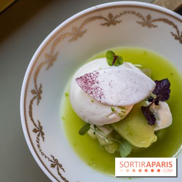 Le tea time du Bar à desserts de Ladurée Champs-Elysées -  A7C2322
