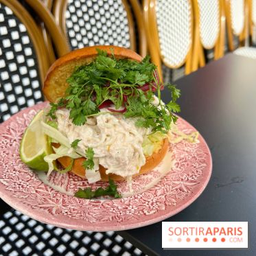 The Blossom Arms - Crab bun