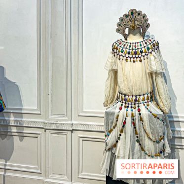 Exposition Haute Couture gratuite chez Bonhams Cornette de Saint Cyr, maison de vente prestigieuse à Paris