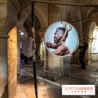 La Trêve la Basilique Saint-Denis, l'exposition costumes et photos de Sophie Comtet Kouyaté en mode jeux Olympique en Grèce Antique