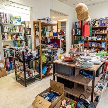 La Braderie solidaire ADM, les boutiques à Guyancourt - les photos